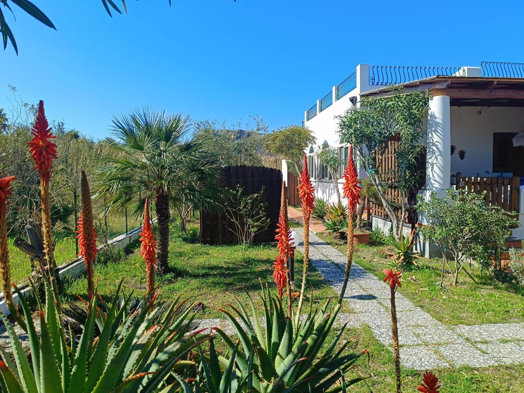 הוילה וולקאנו Garden & Sea מראה חיצוני תמונה